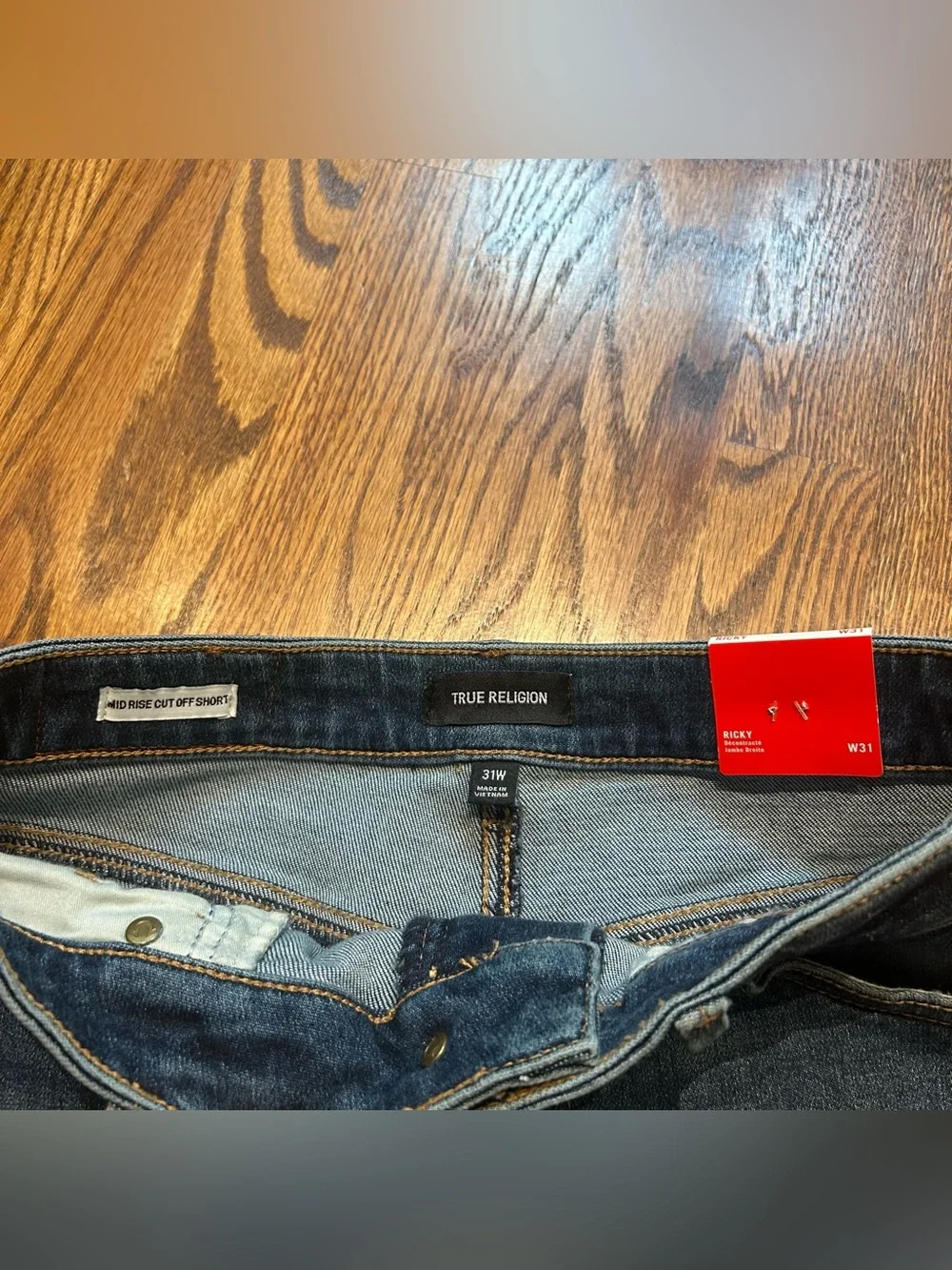 True Religion Ricky Relaxed Straight Mid Rise Cut Off Shorts 31x7 NEW Denim Blue